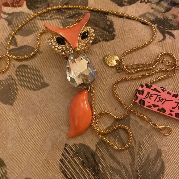 BETSEY JOHNSON FOX NECKLACE NWT SWAYING TAIL - Picture 2 of 7